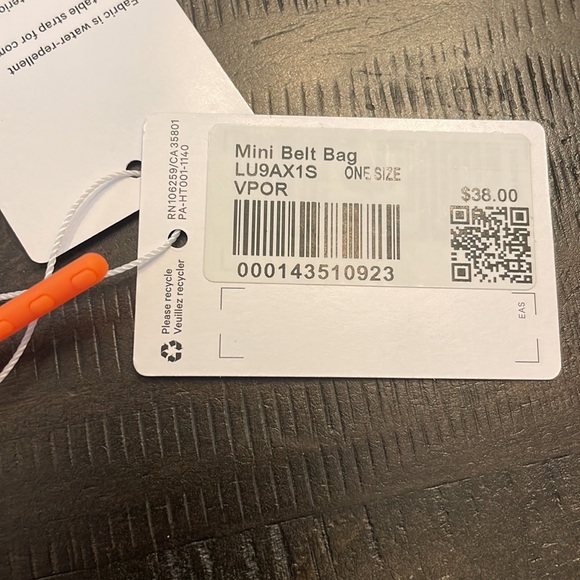 Lululemon mini belt bag in vapor. NWT. - Picture 4 of 4